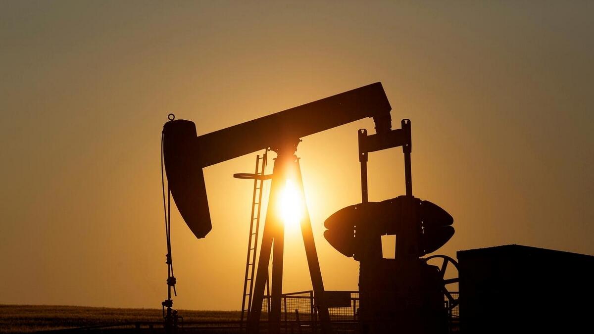 Analysts say the oil market could see the fall in oil prices reaching its peak in the next four-to-six-week period.