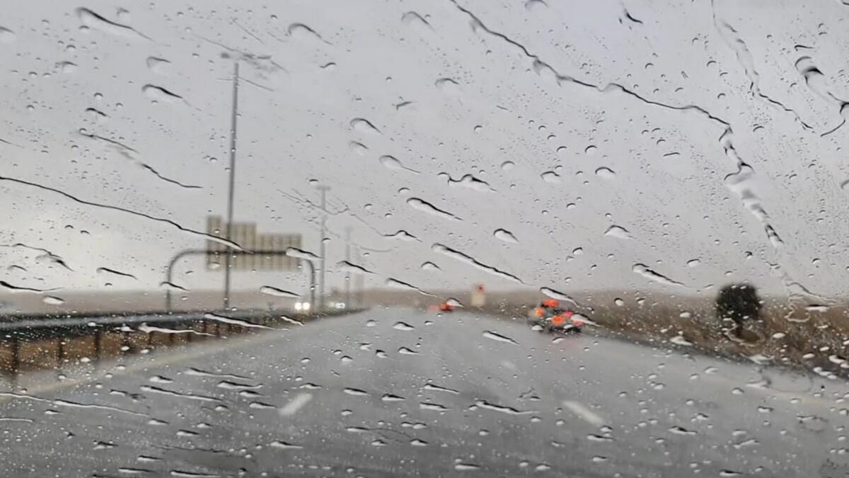 Medium to heavy rain also lashed the eastern areas of Fujairah, with the wind speed ranging from 20 to 40 kmph.  (Photo by M.Sajjad/ Khaleej Times)