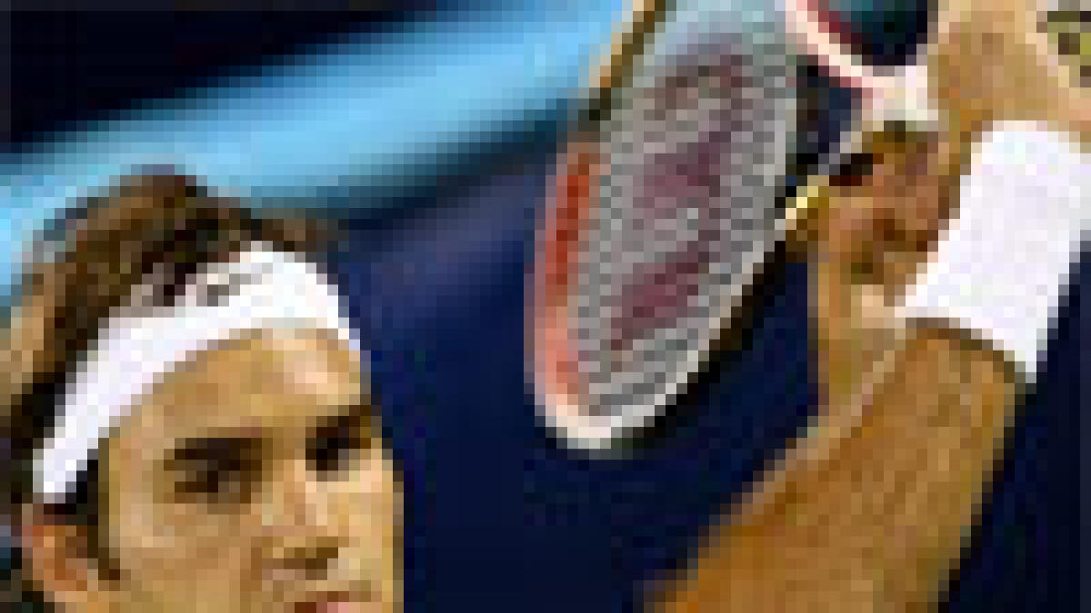 Djokovic, Federer battle into Dubai semi-finals