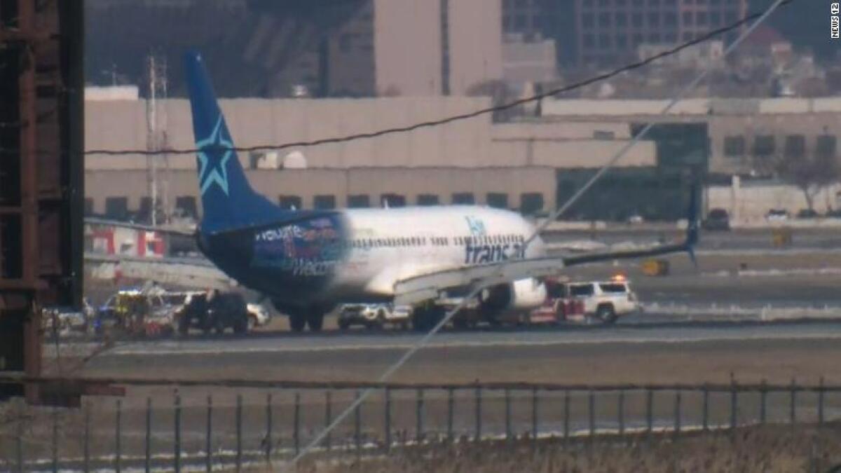 Plane makes emergency landing at Newark airport