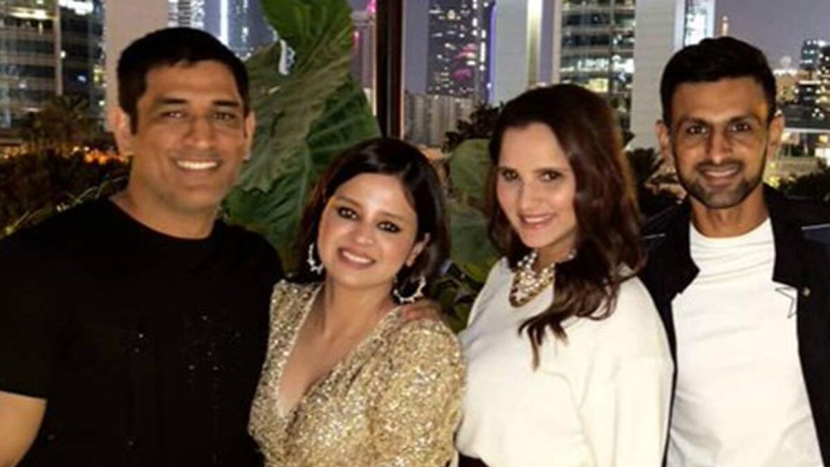 MS Dhoni, Sakshi, Sania Mirza and Shoaib Malik during Sakshi's birthday party. — Twitter