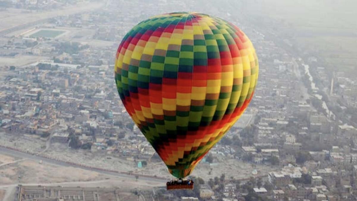11 tourists safe after hot air balloon drifted away