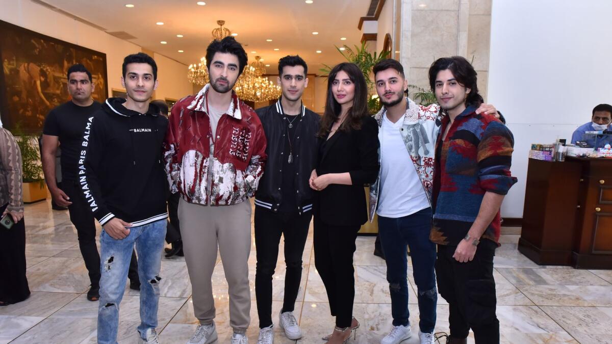 Mahira with cast members of web series Barwaan Khiladi