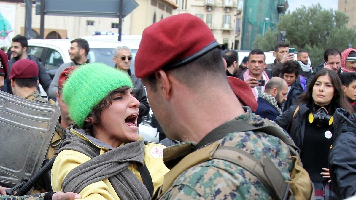 Hundreds, injured, Beirut, clashes, vote of confidence, 