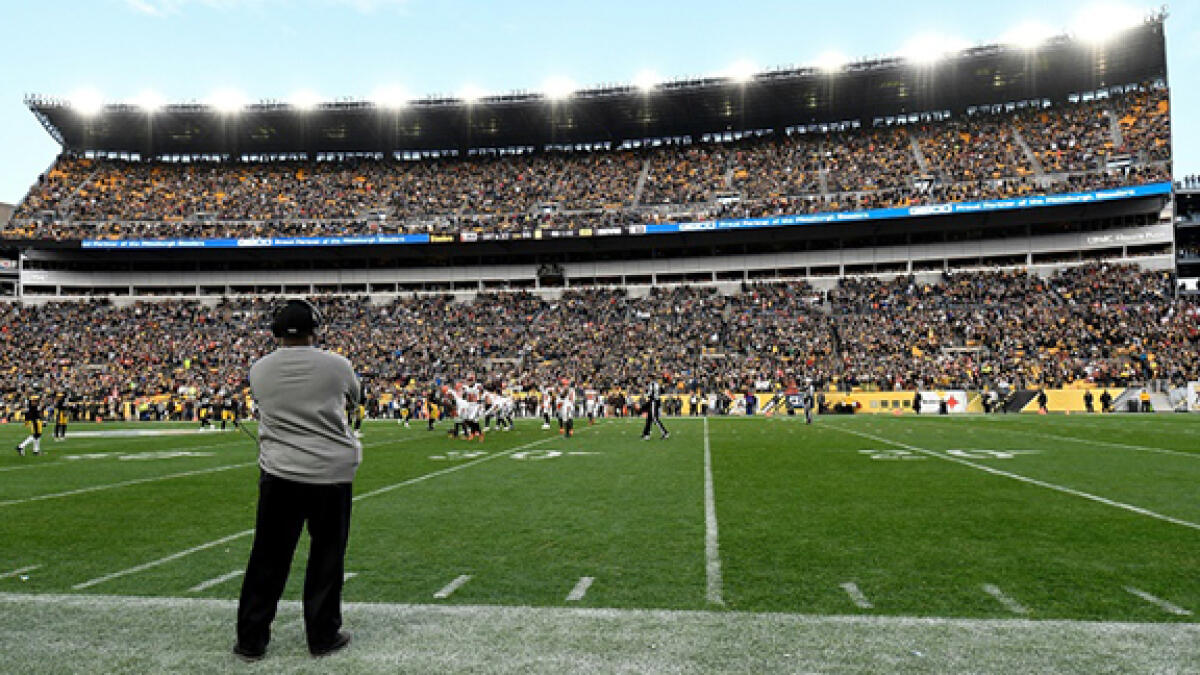 Pittsburgh Steelers head coach Mike Tomlin on the sidelines at a packed Heinz Field during a 2019 NFL game.-- AFP