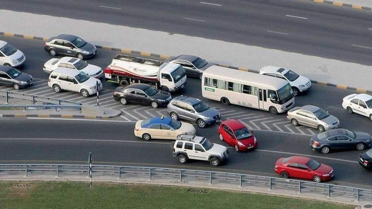 Morning rush hour slows down traffic on UAE roads