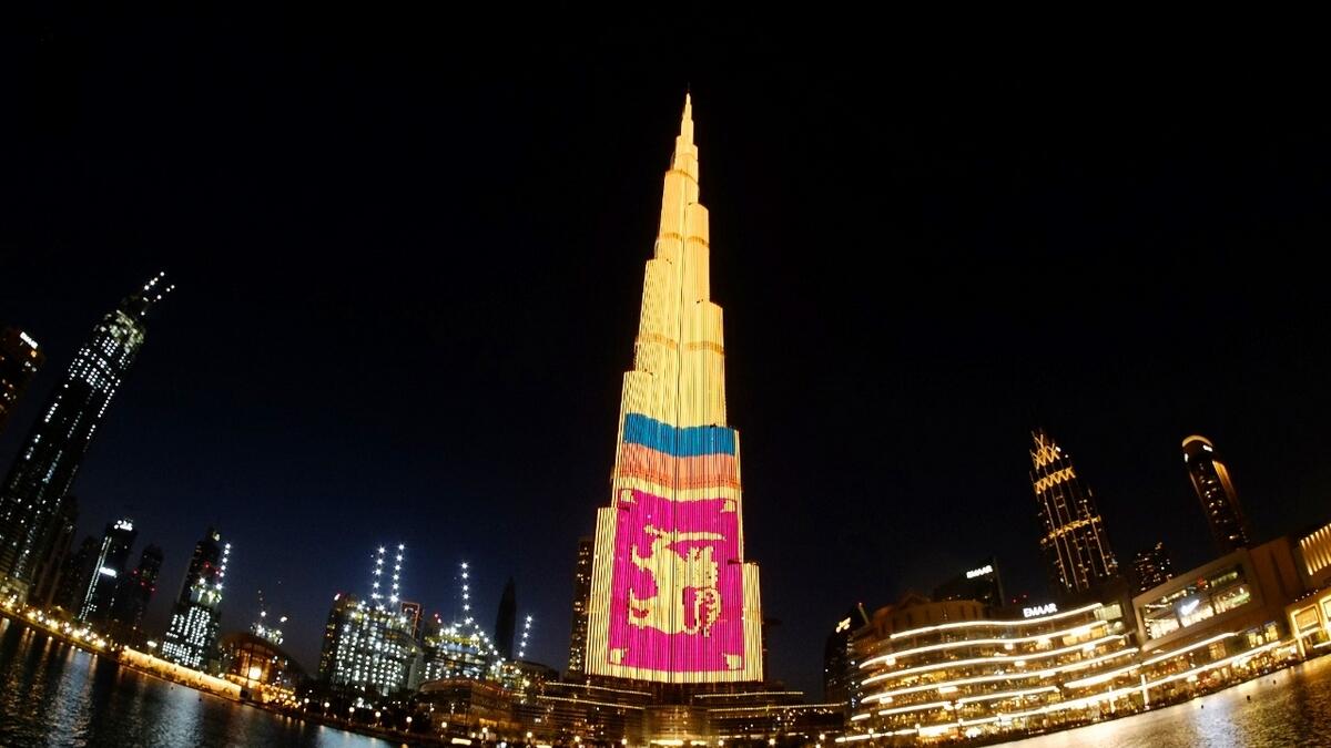 Dubais Burj Khalifa lights up with Sri Lanka flag