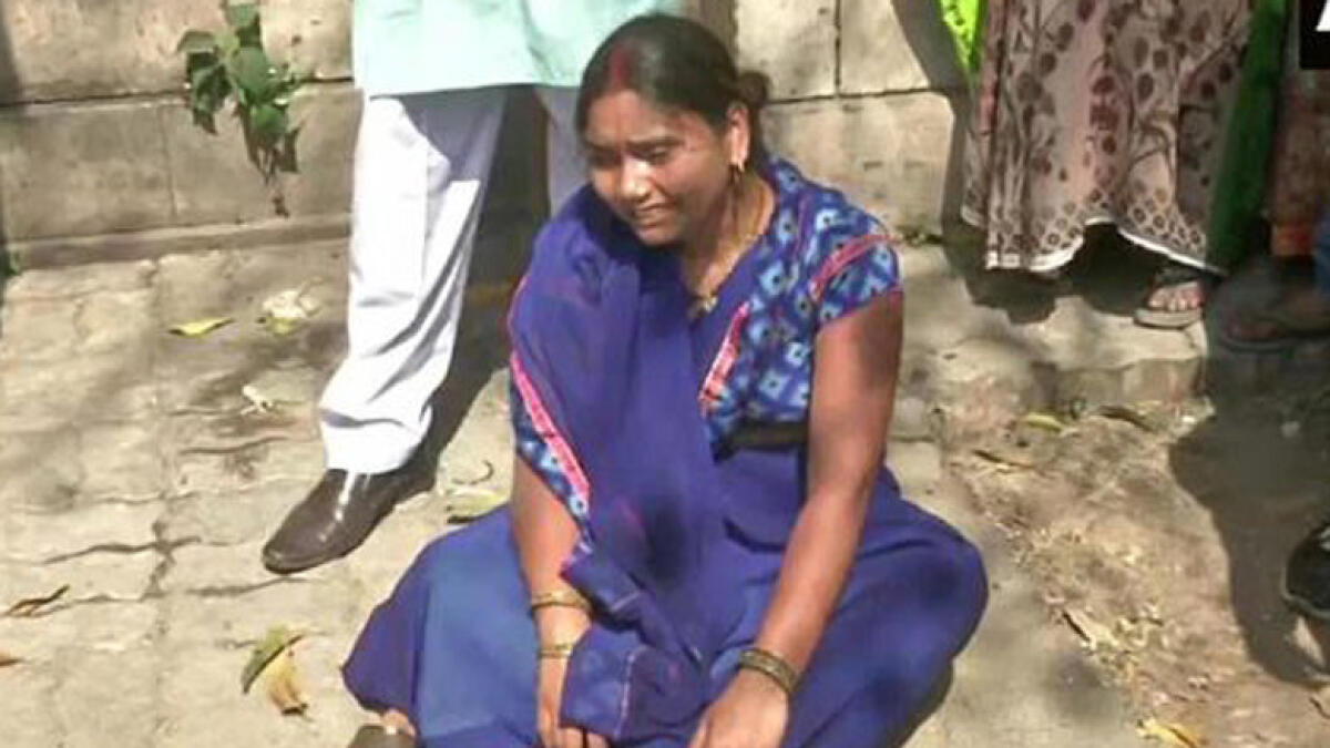 nirbhaya rape case, akshay convict hanged, wife of convict protests, india rape, delhi rape