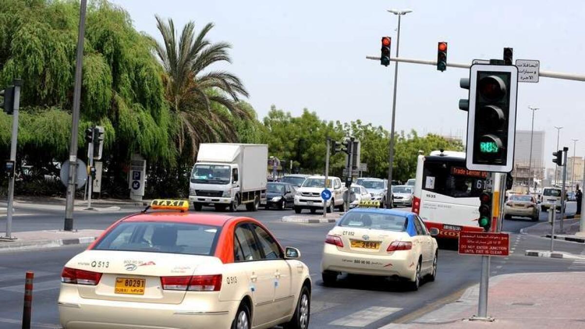 Jump red signal in Dubai, get fine of Dh800