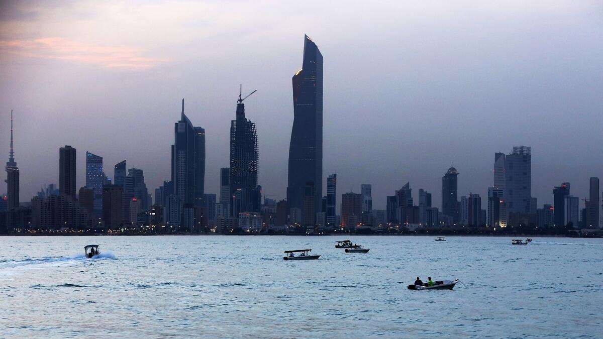Kuwait approves budget with huge deficit