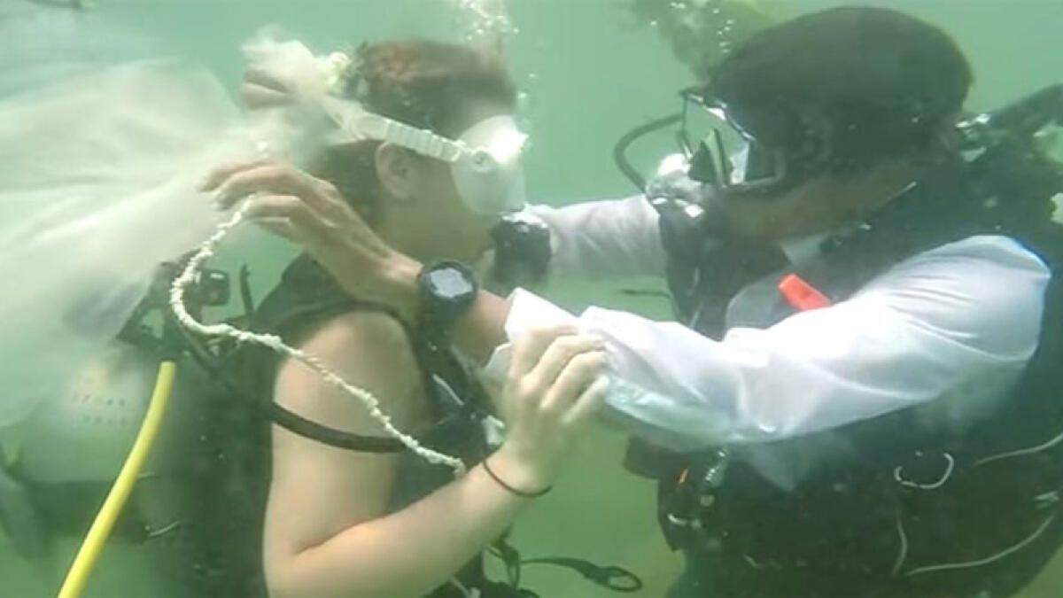 Watch: Indian diver marries Slovakian girl underwater in Kerala