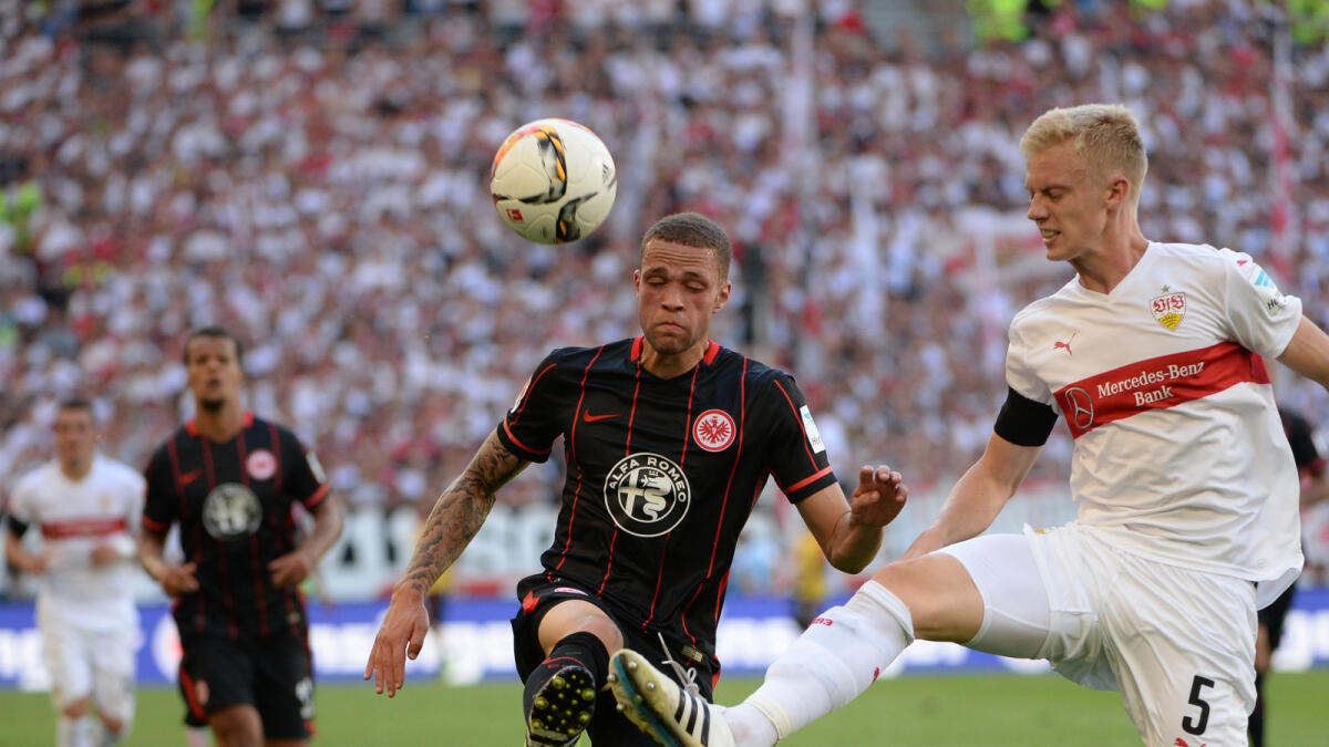 Frankfurt's Luc Castaignos, left, and Stuttgart's Timo Baumgartl  challenge for the ball during the German first division soccer match between VfB Stuttgart and Eintracht Frankfurt, in Stuttgart, southern Germany, Saturday Aug. 29, 2015.  (Marijan Murat/dpa via AP)