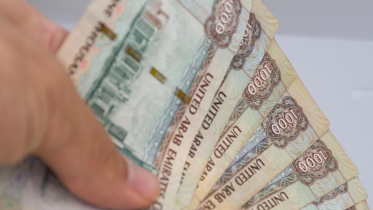 currency, fine, damaging currency note in UAE