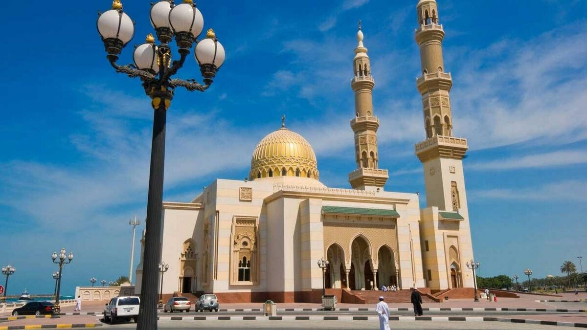 Dh500 fine, 4 black points for improper parking around mosques during Ramadan 