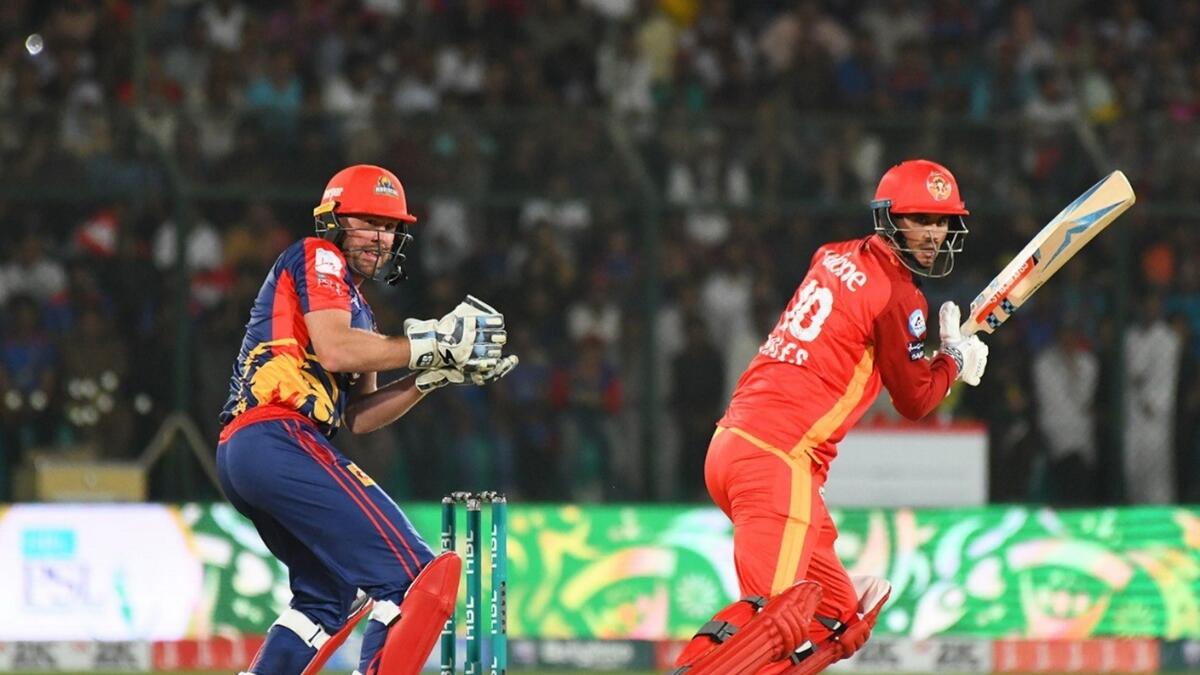 Islamabad United beat Karachi Kings by four wickets