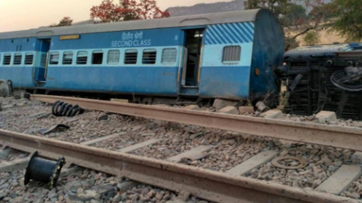 40 injured after train derails in India 