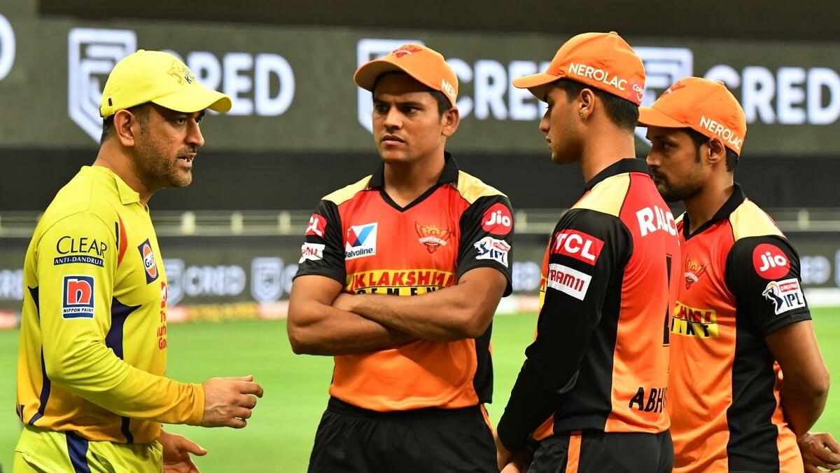 CSK captain MS Dhoni chats with Sunrisers Hyderabad youngsters Priyam Garg, Shahbaz Nadeem and Abhishek Sharma. (IPL)