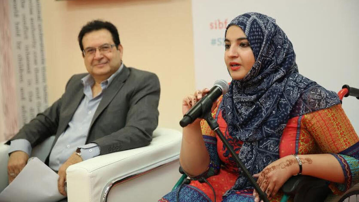 A young girl born with disabilities becomes a star at SIBF