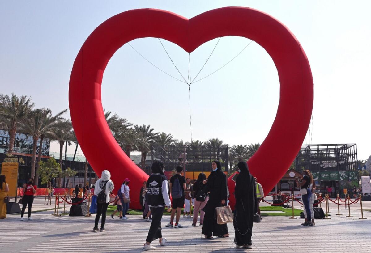 Visitors in front of Love Art installation at Jubilee Park on Valentine's Day, Expo 2020 Dubai. (Photo: Expo 2020 Dubai)
