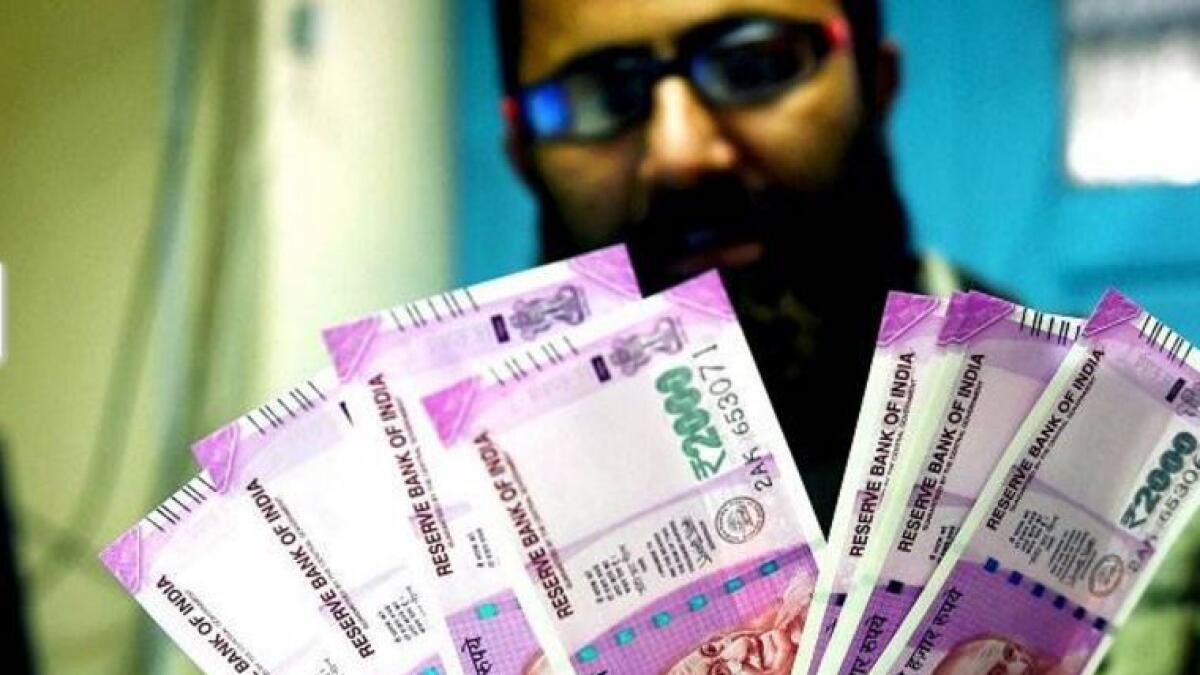 Rs 2000 notes to be available after Monday in ATMs