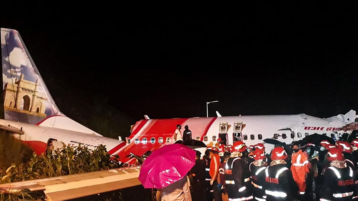 The crash killed 16 passengers, including both the pilots.