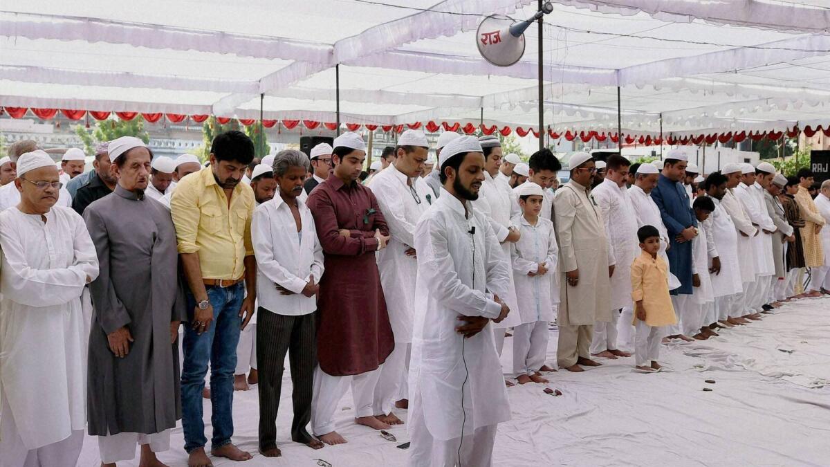 Shias, Sunnis hold joint Eid prayers in Indias Lucknow city
