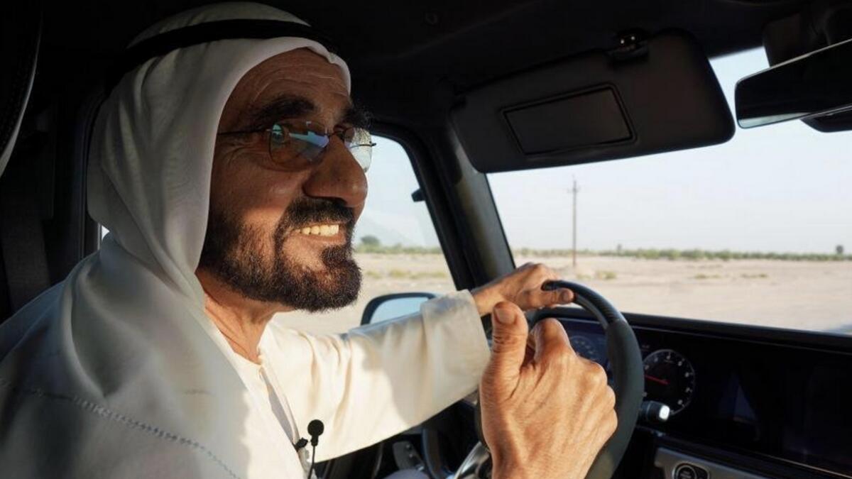 sheikh mohammed, chinese woman, around, dubai, drive, hand sign, cctv, china central television