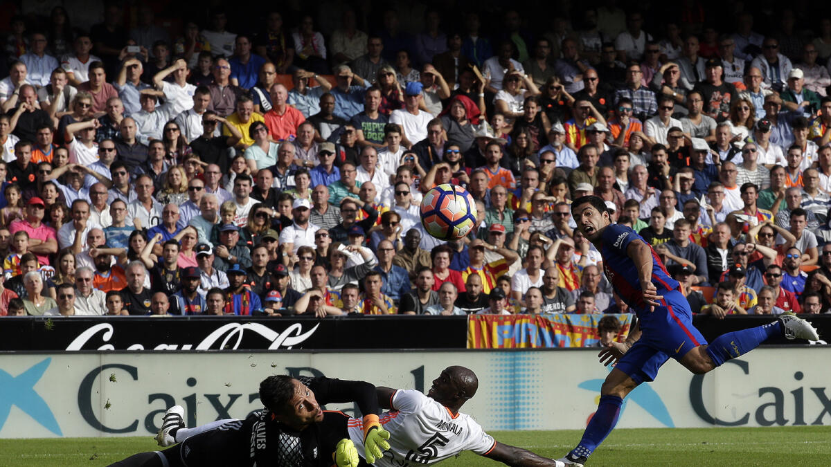Messi saves Barca the blushes with last-gasp goal