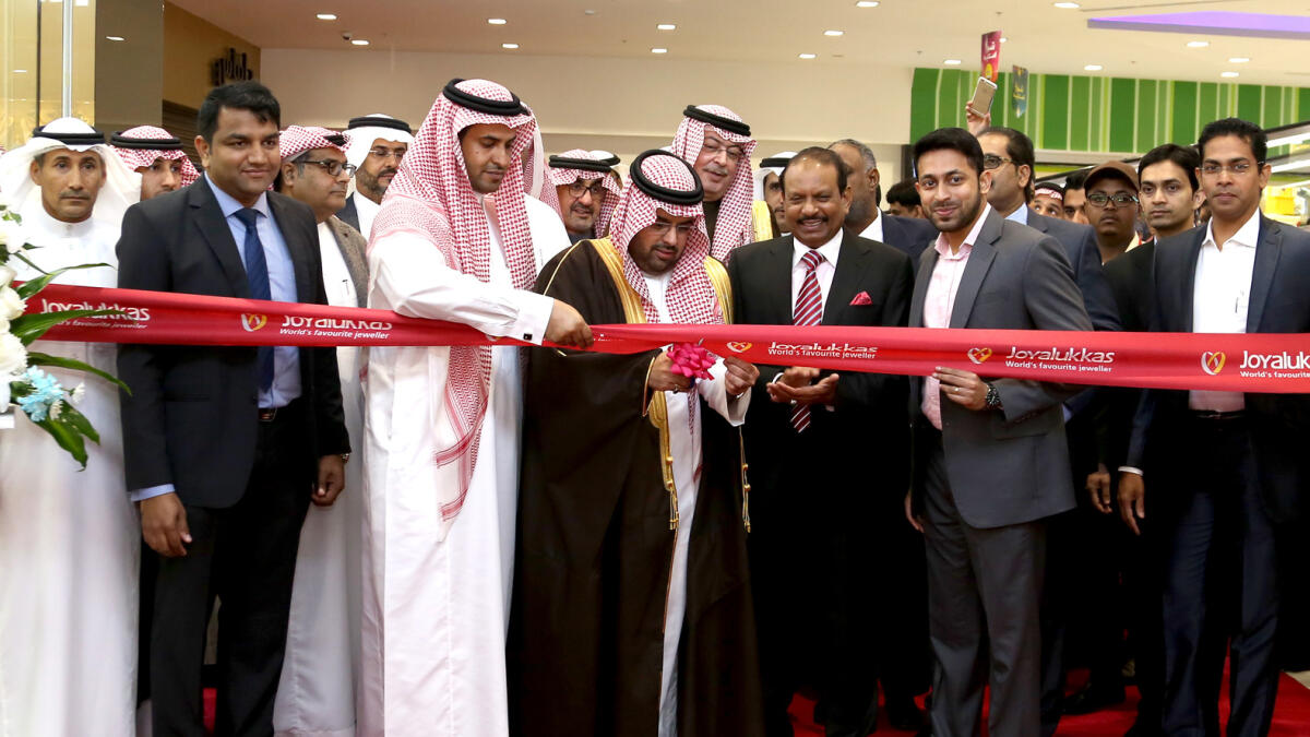 Joyalukkas inaugurates showroom in Dammam