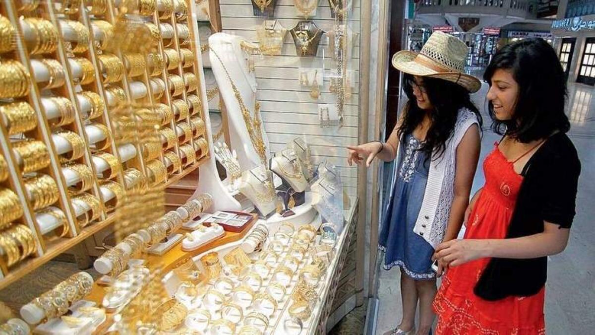 Rush to buy gold as prices drop to 5-month low