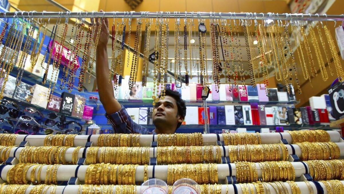Dubai gold price slips down to Dh149.50