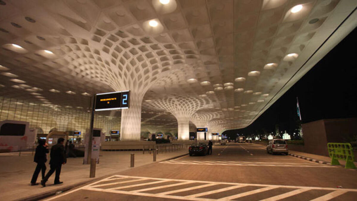 Bomb scare, plane held up at Delhis IGI airport