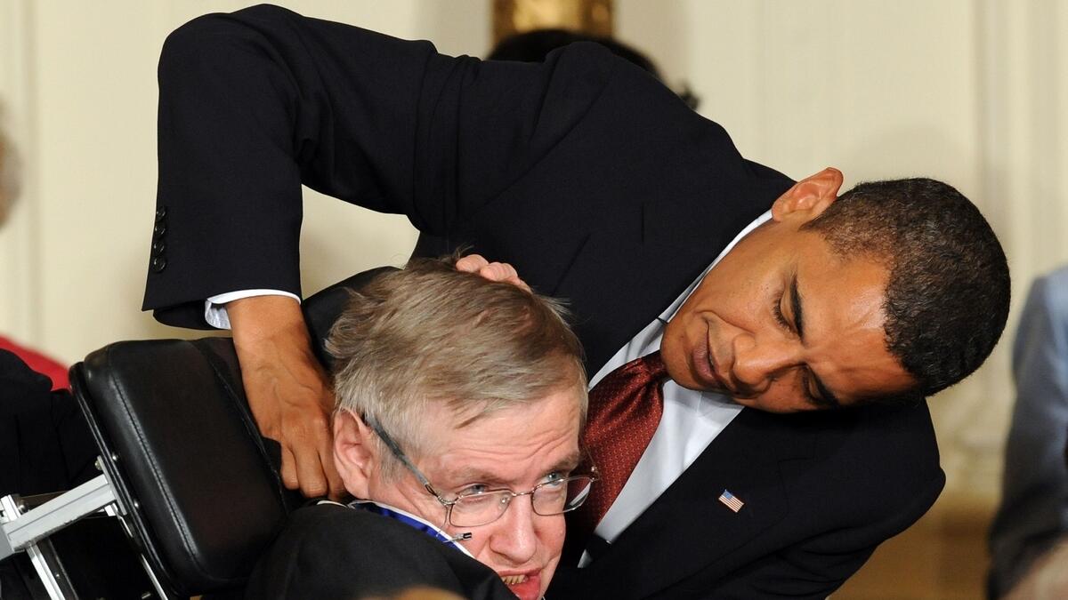 Stephen Hawking receives the Presidential Medal of Freedom from US President Barack Obama during a ceremony in the East Room at the White House on August 12, 2009.  AFP
