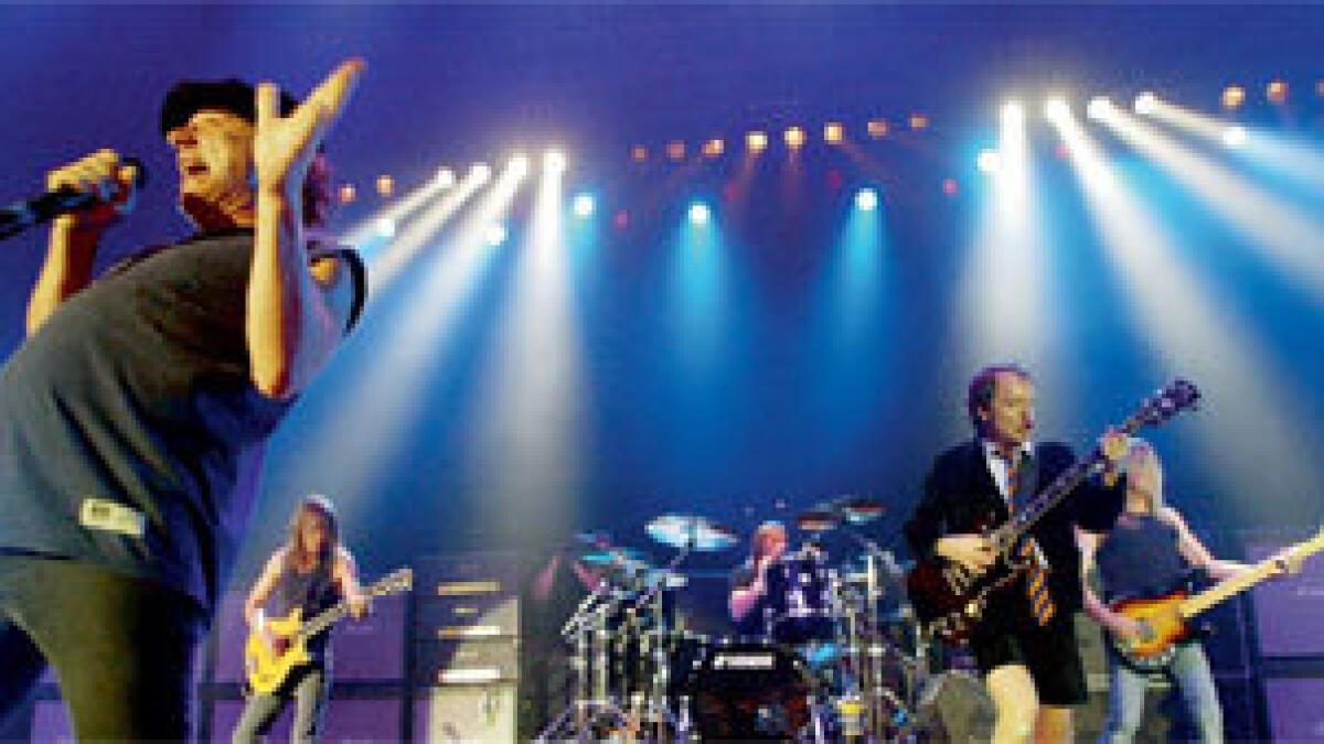 AC/DC to continue without Malcolm Young