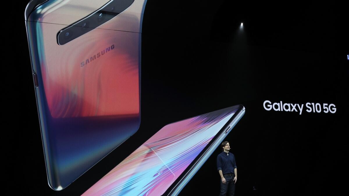 Samsung product marketing manager Drew Blackard announces the new Samsung Galaxy S10 5G during the Samsung Unpacked event on February 20, 2019 in San Francisco, California.  AFP