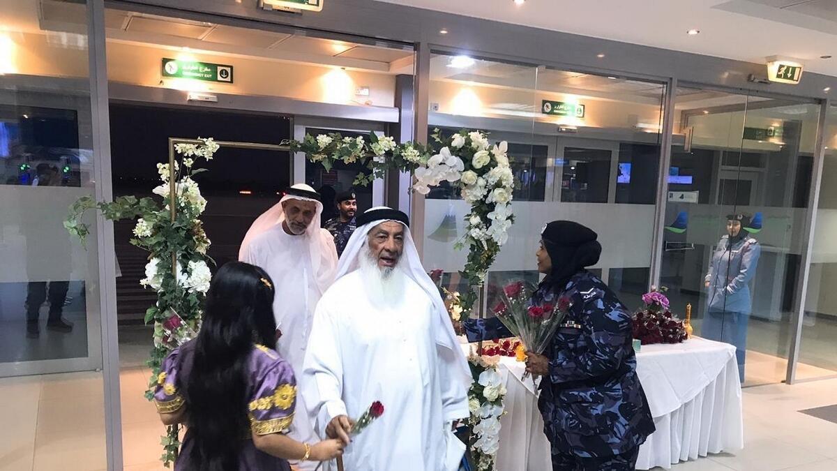 Ras Al Khaimah, Police, welcome, Haj pilgrims, flowers, gifts 