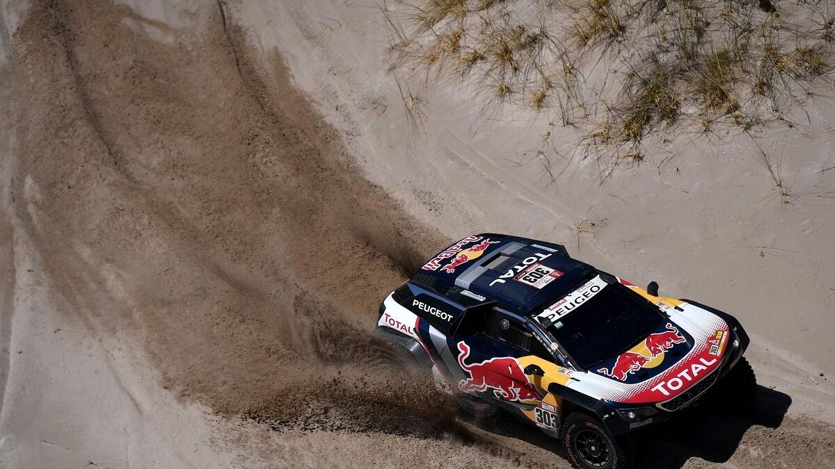 Sainz closes in on second Dakar title