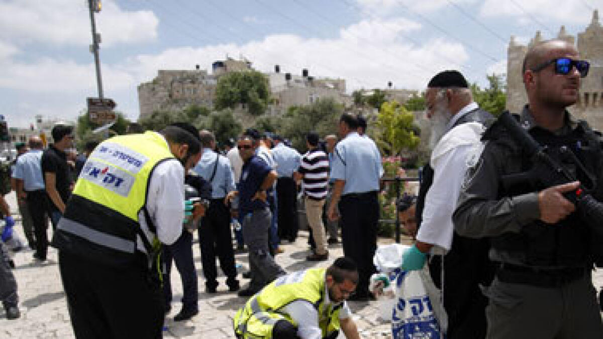 Palestinian stabs Israeli policeman, then shot by same officer