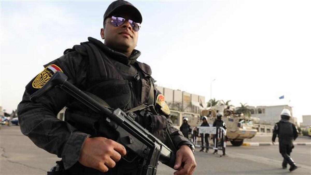 Ten Egyptian soldiers killed in suicide bombing 