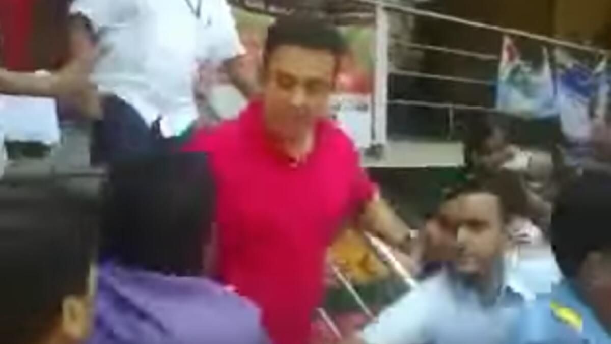 Video of Indian actor Kamal Haasan pushing his fan goes viral 