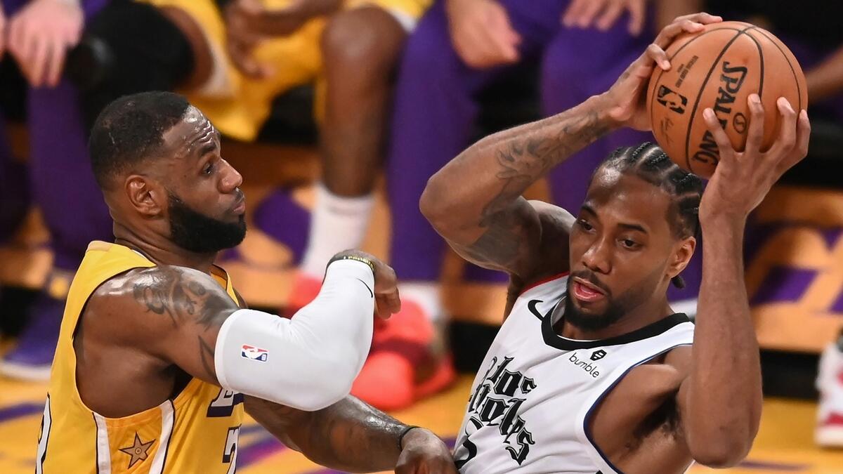 Leonard leads Clippers past Laker