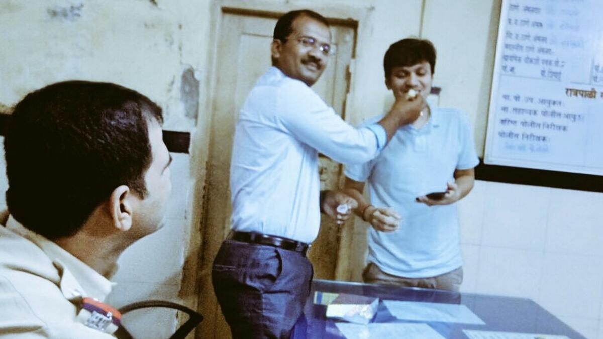 Man goes to file FIR, gets cake from cops