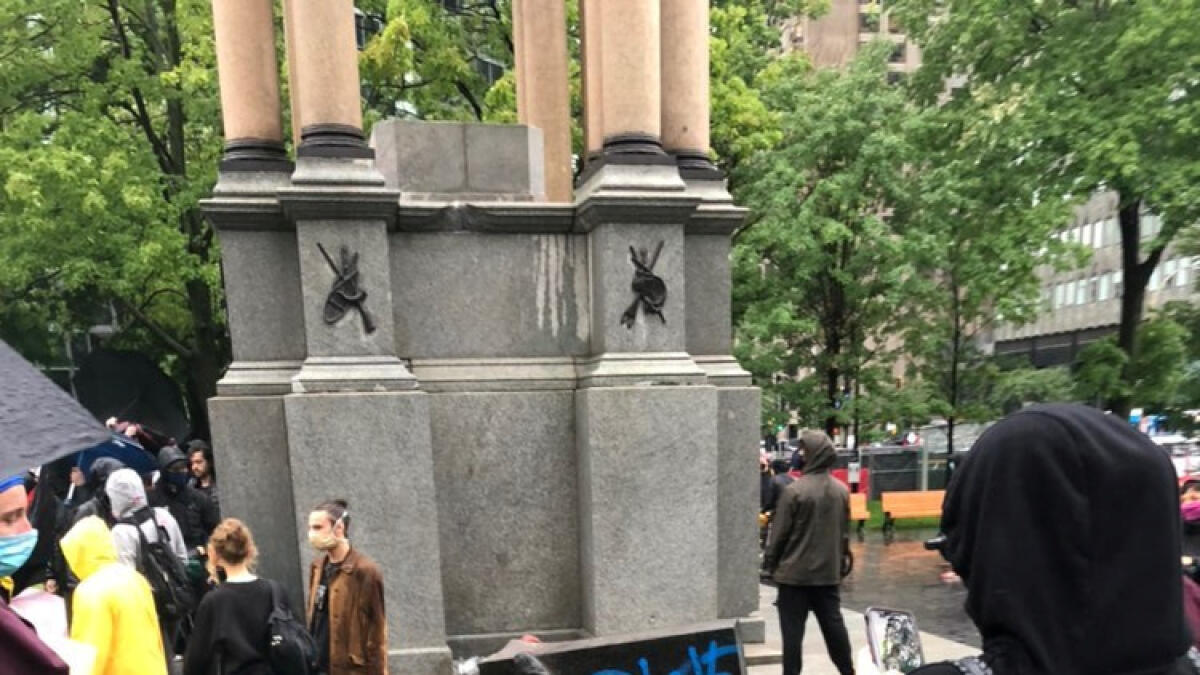 statue, Montreal, Macdonald, protesters, Canada