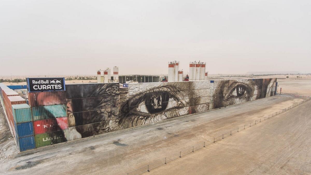 Video: Assemble the worlds largest jigsaw puzzle in Dubai