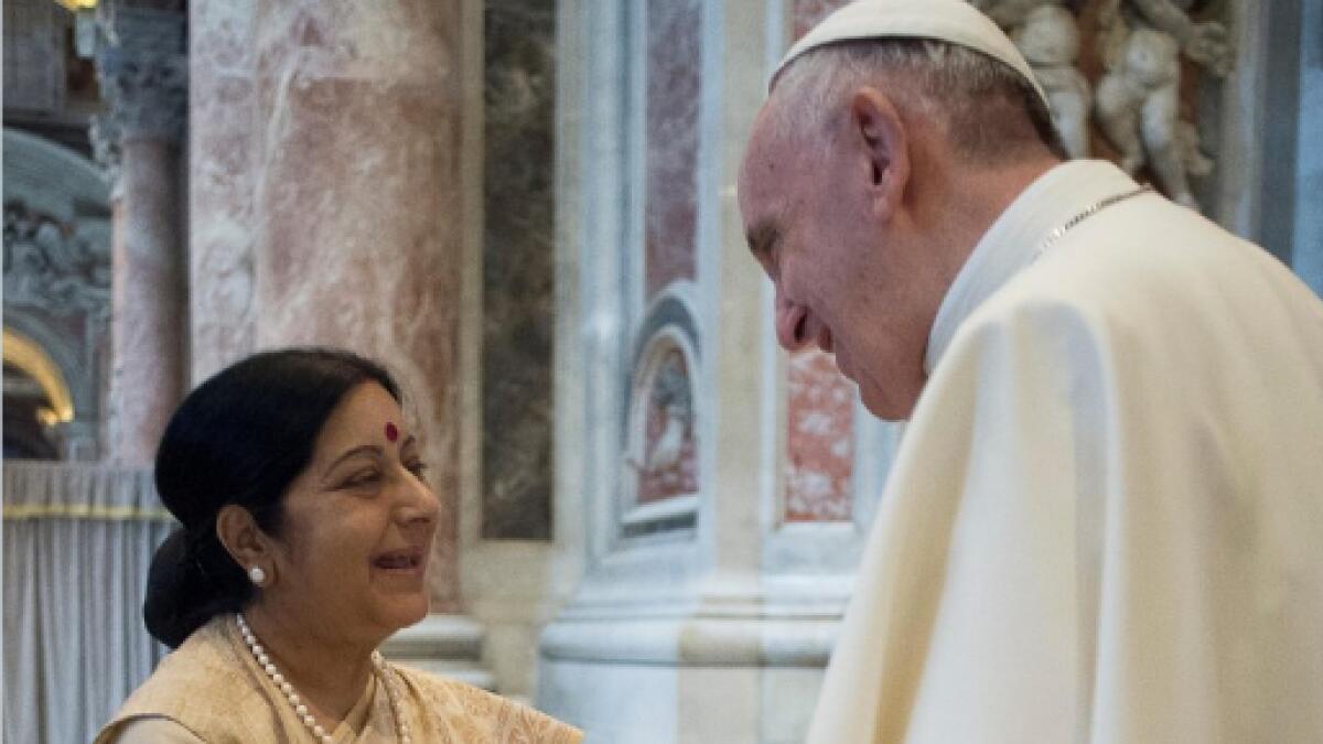 Indias Sushma calls on Pope Francis at Vatican