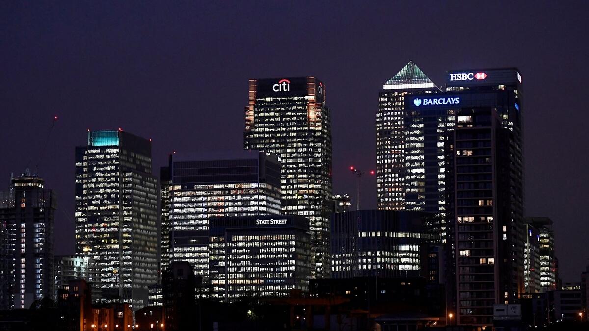 UKs smaller banks jostle for grants