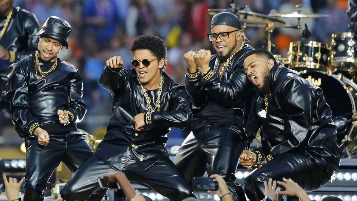 Bruno Mars (2nd from L) performs during half-time at the NFL's Super Bowl 50 football game between the Carolina Panthers and the Denver Broncos in Santa Clara, California February 7, 2016.   REUTERS/Mike Blake