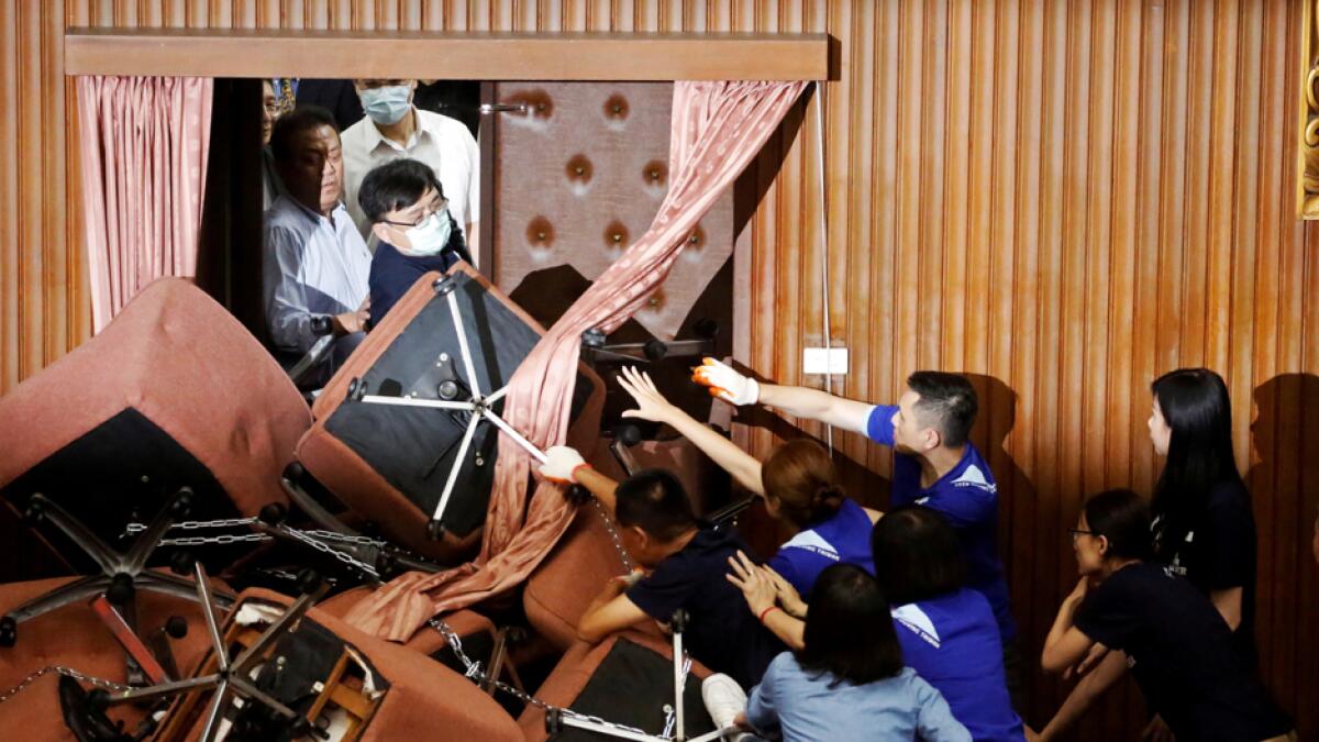 Lawmakers from Taiwan's ruling Democratic Progressive Party (DPP) scuffle with lawmakers from the main opposition Kuomintang (KMT) party, who have been occupying the Legislature Yuan, in Taipei, Taiwan, June 29, 2020. Photo: Reuters