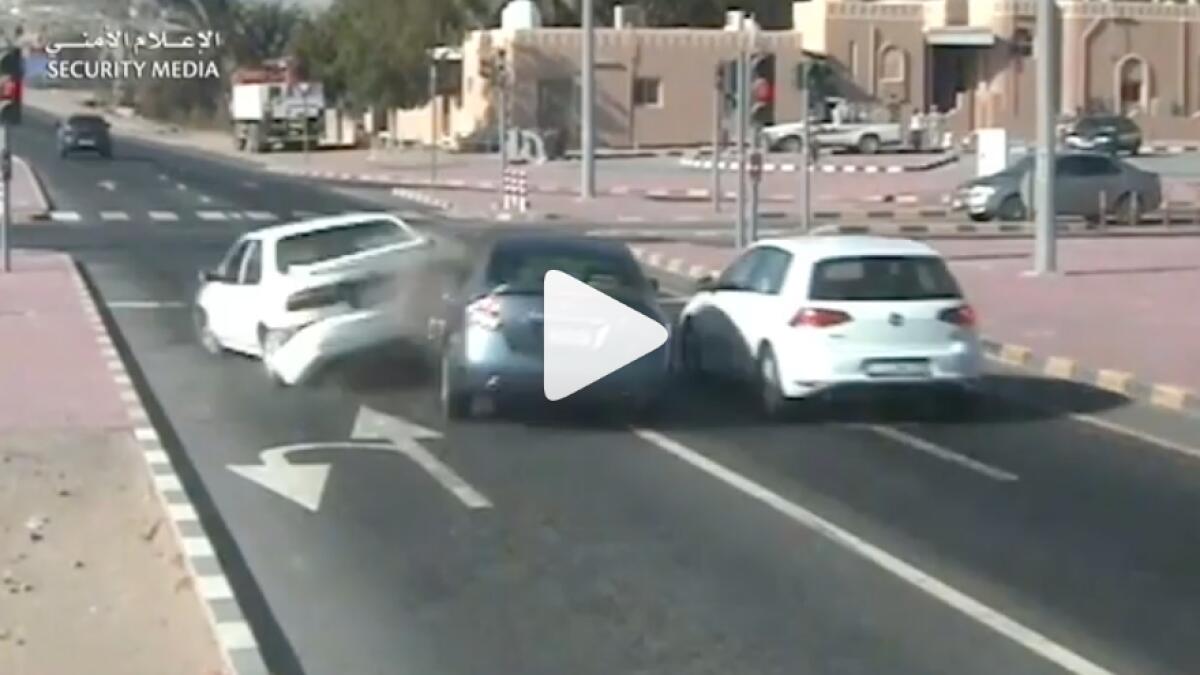 Car fails to stop at traffic light, crashes into vehicle in UAE