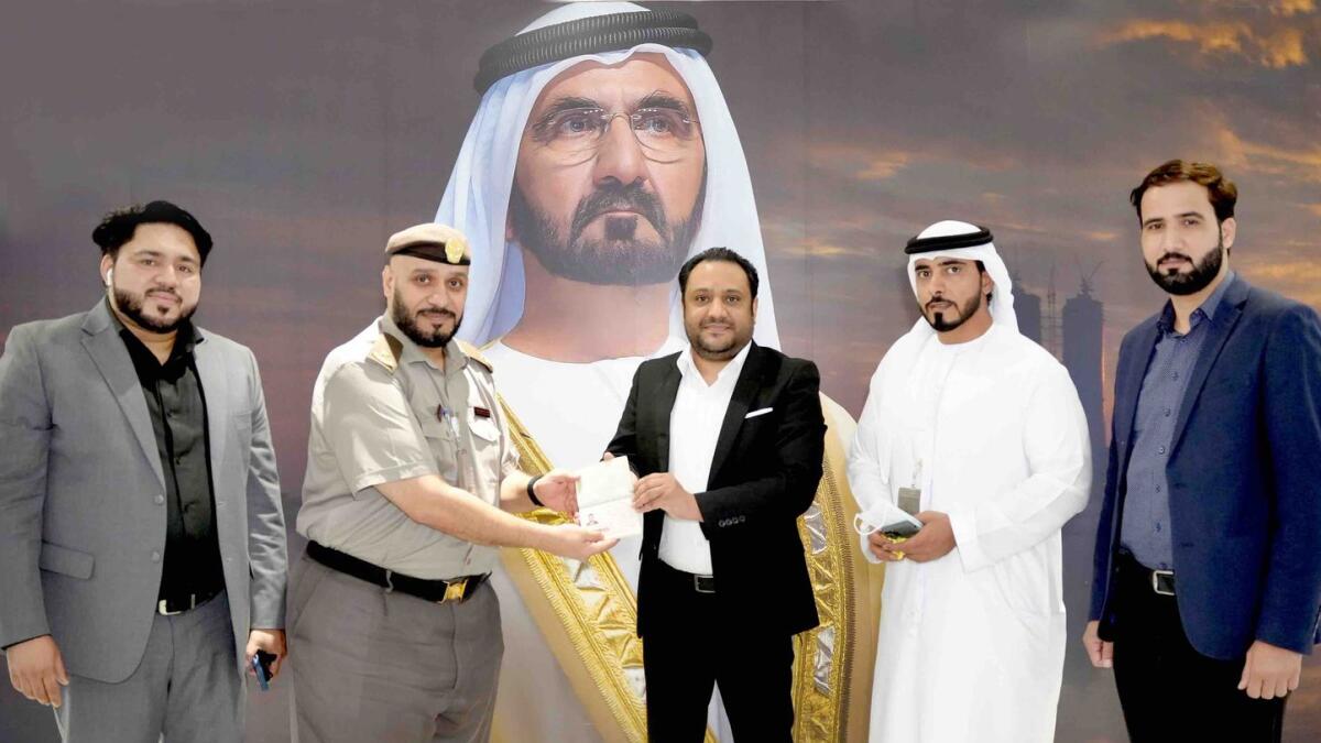 Naveed Shaukath, Managing Director, Jarf Group receives the UAE Golden Visa from GDRFA officials